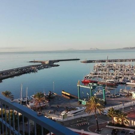 Vista Al Faro Apartment เอสเตโปนา ภายนอก รูปภาพ